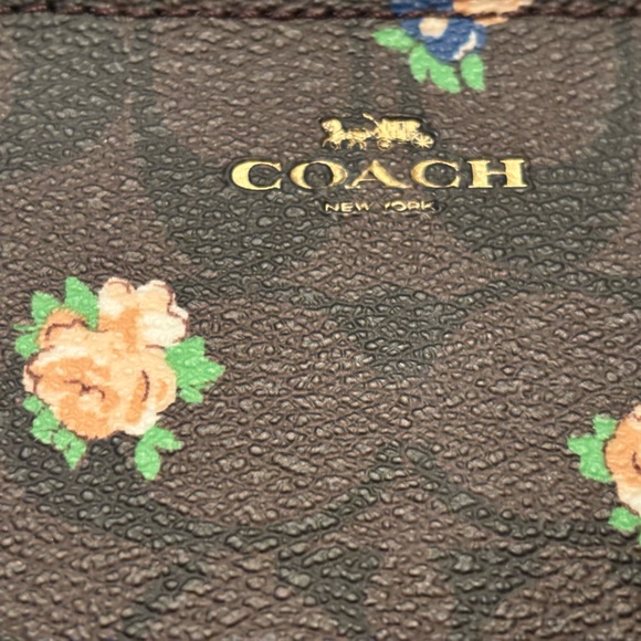 Coach - Picture 2 of 5